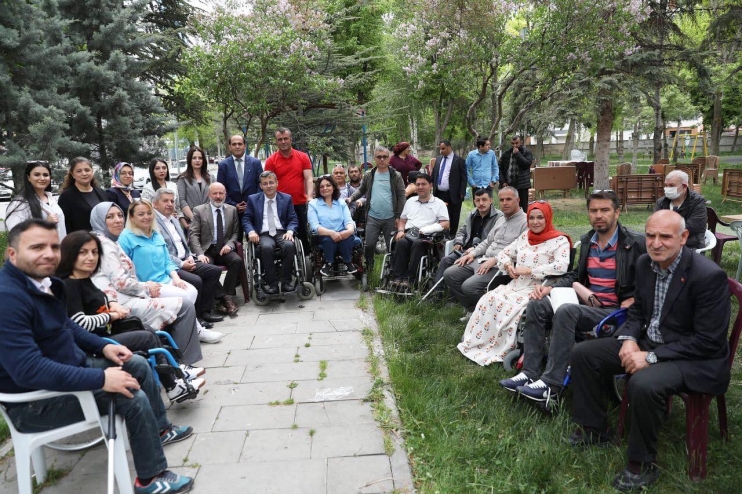 BAŞKAN ÇOLAKBAYRAKDAR, ENGELLİLER HAFTASINDA GÖNÜLLERE DOKUNDU