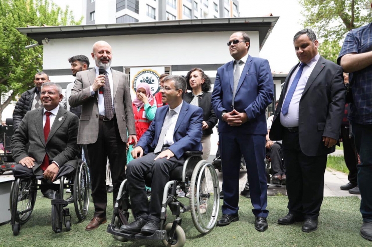 BAŞKAN ÇOLAKBAYRAKDAR, ENGELLİLER HAFTASINDA GÖNÜLLERE DOKUNDU
