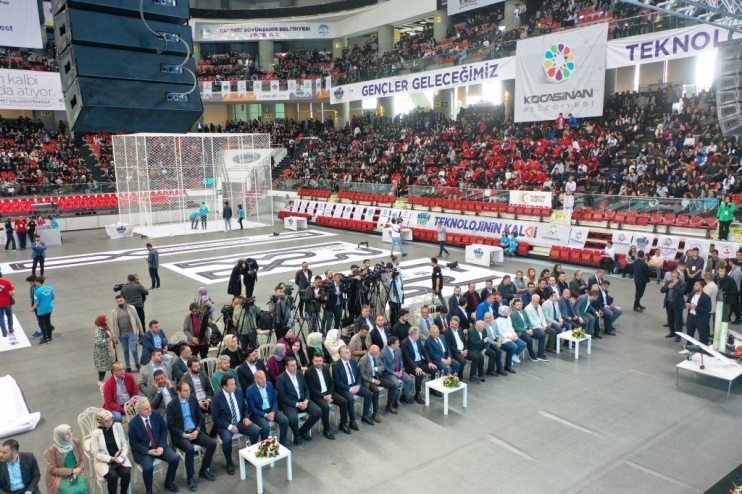 SINIR TANIMAYAN TEKNOLOJİ FESTİVALİ İLE GENÇLERİN HAYALLERİ GERÇEKLEŞİYOR