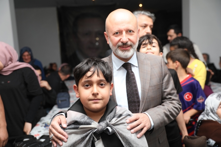 BAŞKAN ÇOLAKBAYRAKDAR, HER GÜN FARKLI MAHALLEDE VATANDAŞLARLA BULUŞUYOR