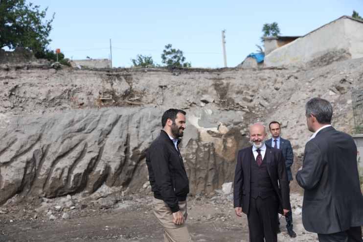 BAŞKAN ÇOLAKBAYRAKDAR; “ERKİLET BULVARI VE YEŞİL MAHALLE, YENİ YÜZE KAVUŞUYOR”