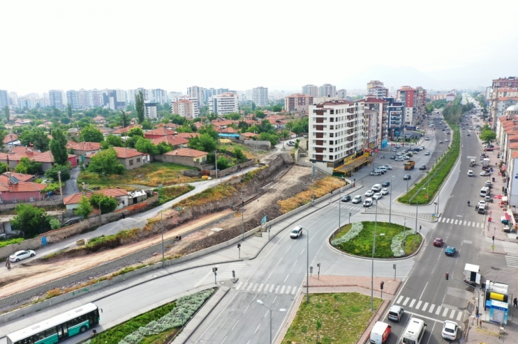 BAŞKAN ÇOLAKBAYRAKDAR; “ERKİLET BULVARI VE YEŞİL MAHALLE, YENİ YÜZE KAVUŞUYOR”