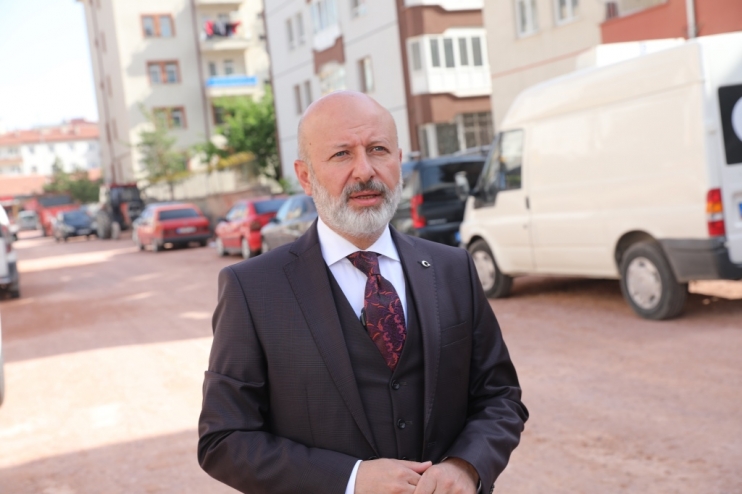 BAŞKAN ÇOLAKBAYRAKDAR; “MİTHATPAŞA’YI YENİLİYORUZ VE ADETA MAHALLENİN TOZUNU ATTIRACAĞIZ”