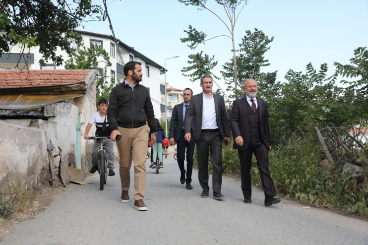 BAŞKAN ÇOLAKBAYRAKDAR; “MİTHATPAŞA’YI YENİLİYORUZ VE ADETA MAHALLENİN TOZUNU ATTIRACAĞIZ”