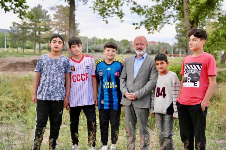 BAŞKAN ÇOLAKBAYRAKDAR’DAN ORUÇREİS’E AİLE SAĞLIK MERKEZİ, PARK VE HALI SAHA