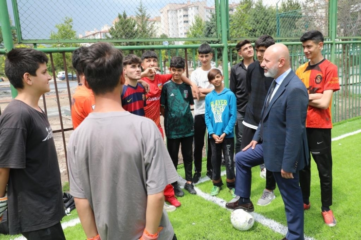 BAŞKAN ÇOLAKBAYRAKDAR; “ZİYAGÖKALP’A HEM ÇOCUK KULÜBÜ HEM DE DAHA GÜZEL PARK KAZANDIRIYORUZ”