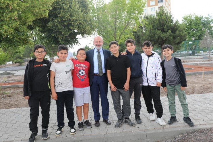 BAŞKAN ÇOLAKBAYRAKDAR; “ZİYAGÖKALP’A HEM ÇOCUK KULÜBÜ HEM DE DAHA GÜZEL PARK KAZANDIRIYORUZ”