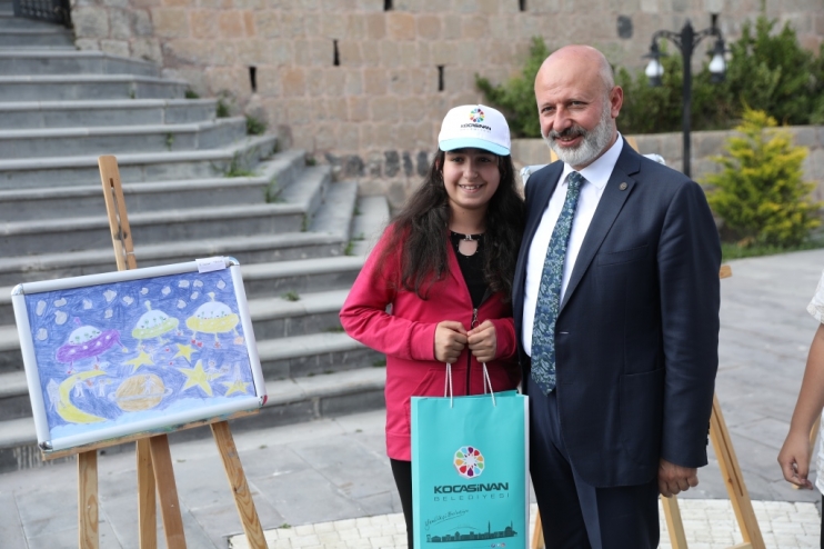 BAŞKAN ÇOLAKBAYRAKDAR; “FARKLI PROJELERLE GENÇLERİMİZİN YANLARINDAYIZ”