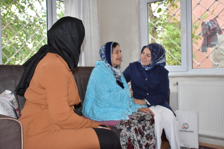 BAŞKANIN EŞİ FATMA ÇOLAKBAYRAKDAR, ‘GÖNÜL KAZAN’I İLE GÖNÜLLERİ KAZANMAYA DEVAM EDİYOR