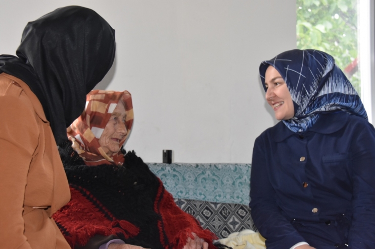 BAŞKANIN EŞİ FATMA ÇOLAKBAYRAKDAR, ‘GÖNÜL KAZAN’I İLE GÖNÜLLERİ KAZANMAYA DEVAM EDİYOR