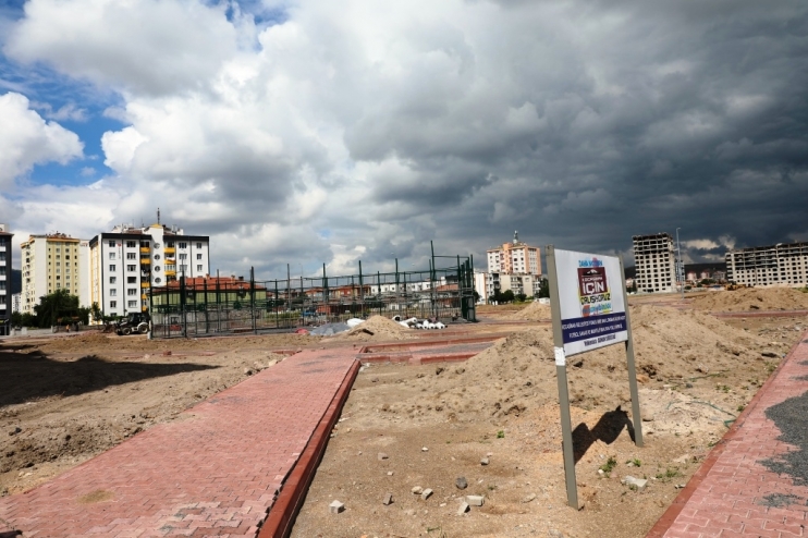 BAŞKAN ÇOLAKBAYRAKDAR; “DÖNÜŞÜMLE SOSYAL ODAKLI ÖRNEK BİR MAHALLE İNŞA EDİYORUZ”