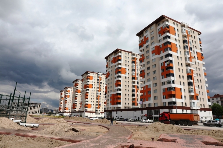 BAŞKAN ÇOLAKBAYRAKDAR; “DÖNÜŞÜMLE SOSYAL ODAKLI ÖRNEK BİR MAHALLE İNŞA EDİYORUZ”