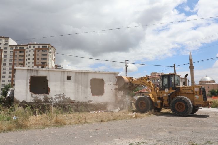 BAŞKAN ÇOLAKBAYRAKDAR; “KAYSERİ’NİN TRAFİĞİNİ RAHATLATACAK YENİ BULVAR KAZANDIRIYORUZ”