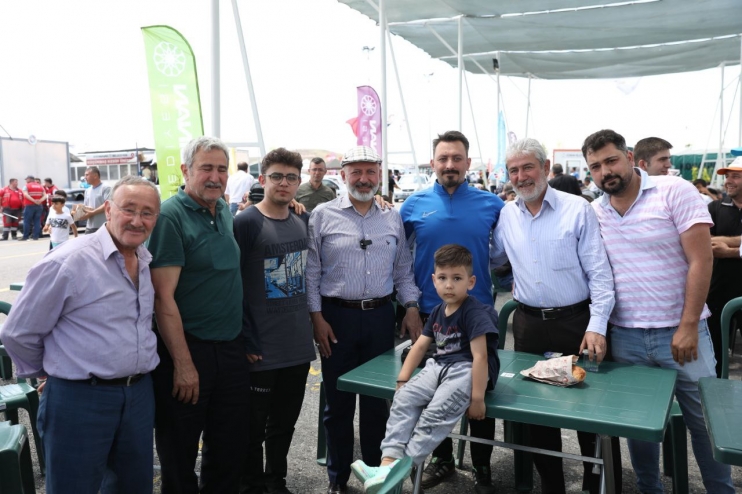 BAŞKAN ÇOLAKBAYRAKDAR, TÜRKİYE’DE SAYILI OLAN KURBAN YERİNDE VATANDAŞLARLA BAYRAMLAŞTI