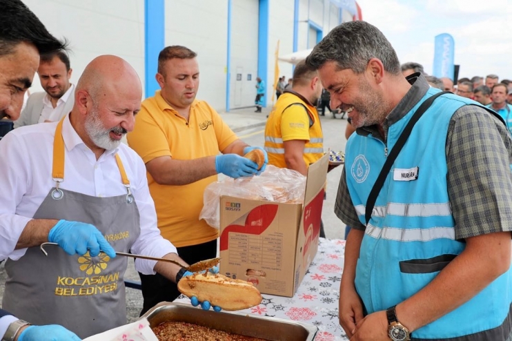BAŞKAN ÇOLAKBAYRAKDAR; “BÜTÜN ALANLARDA FARKINI ORTAYA KOYAN BELEDİYEYİZ”