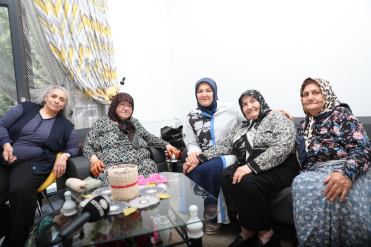 KADİM BÜYÜKLER, ÇOLAKBAYRAKDAR ÇİFTİNİ BAĞRINA BASTI