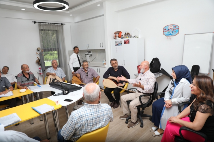 KADİM BÜYÜKLER, ÇOLAKBAYRAKDAR ÇİFTİNİ BAĞRINA BASTI