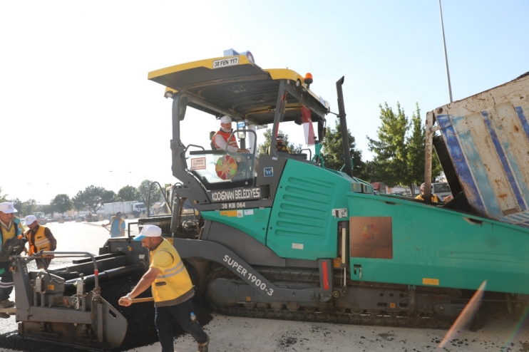 OTO GALERİCİLER SİTESİ’NİN ASFALTINI, BAŞKAN ÇOLAKBAYRAKDAR DÖKTÜ