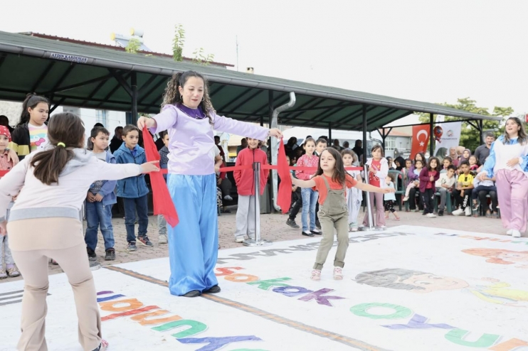 KOCASİNANLI ÇOCUKLAR, SOKAK OYUNLARI ŞENLİĞİYLE MUTLU OLUYOR