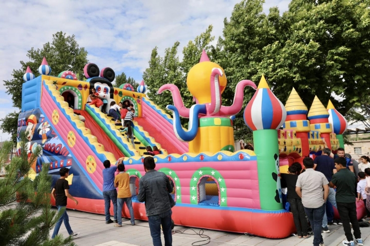 KOCASİNANLI ÇOCUKLAR, SOKAK OYUNLARI ŞENLİĞİYLE MUTLU OLUYOR