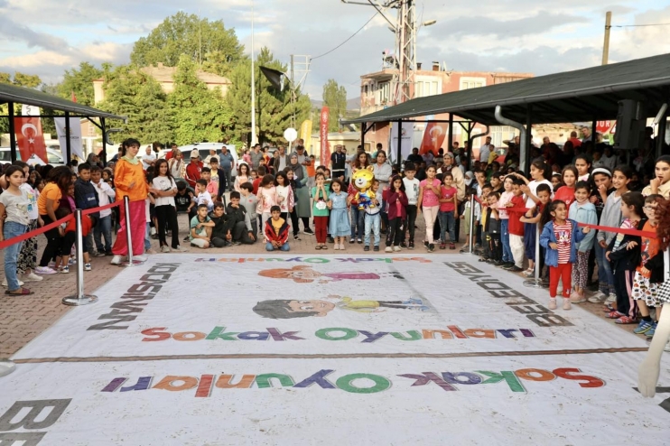 KOCASİNANLI ÇOCUKLAR, SOKAK OYUNLARI ŞENLİĞİYLE MUTLU OLUYOR