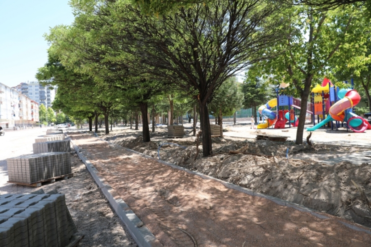 BAŞKAN ÇOLAKBAYRAKDAR; “ÇOCUKLAR, YENİLENEN PARKLARDA DAHA MUTLU”