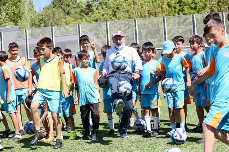 BAŞKAN ÇOLAKBAYRAKDAR, GENÇLERLE İLGİLİ YENİ PROJELERİN MÜJDESİNİ VERDİ
