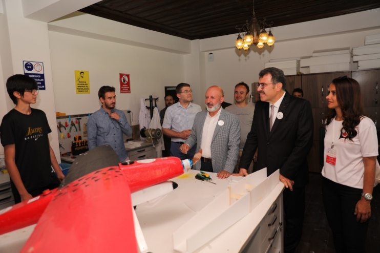 TÜBİTAK BAŞKANI’NDAN KOCASİNAN’IN EĞİTİM FAALİYETLERİNE BÜYÜK ÖVGÜ