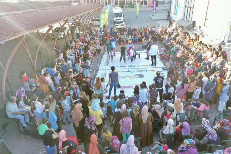 BAŞKAN ÇOLAKBAYRAKDAR; “ÇOCUKLARIMIZIN YÜZLERİNİ GÜLÜMSETMEK İÇİN ÇALIŞIYORUZ”