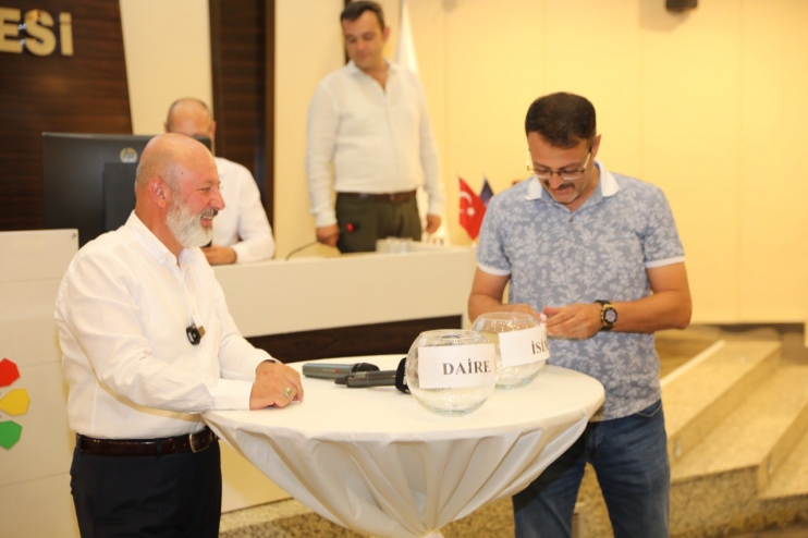 BAŞKAN ÇOLAKBAYRAKDAR; “KOCASİNAN’IN KENTSEL DÖNÜŞÜM PROJELERİ MUTLULUĞA DÖNÜŞÜYOR”