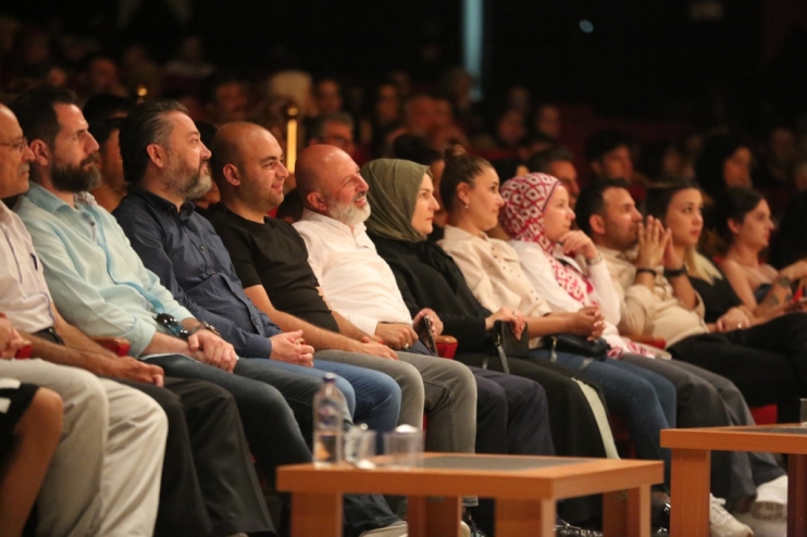 BAŞKAN ÇOLAKBAYRAKDAR; “HER ZAMAN YANINDA OLDUĞUMUZ GENÇLER İÇİN NE YAPSAK AZDIR”