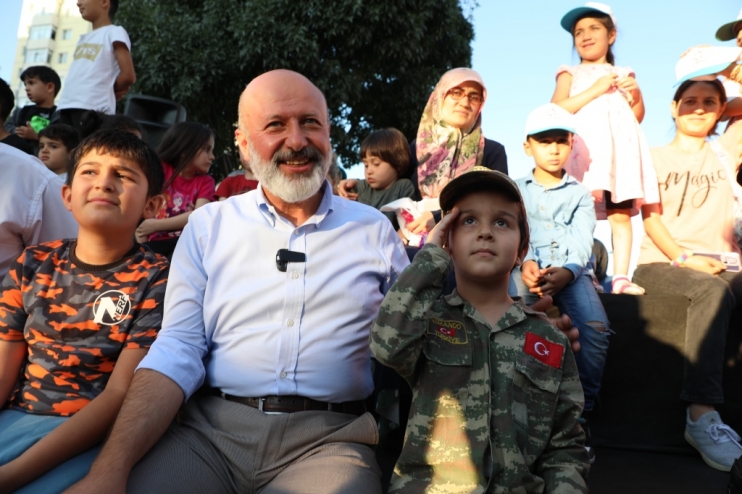 BAŞKAN ÇOLAKBAYRAKDAR; “ŞENLİKLERİMİZLE ÇOCUKLARIN YÜZLERİ GÜLERKEN, AİLELERDE NOSTALJİ YAŞIYOR”