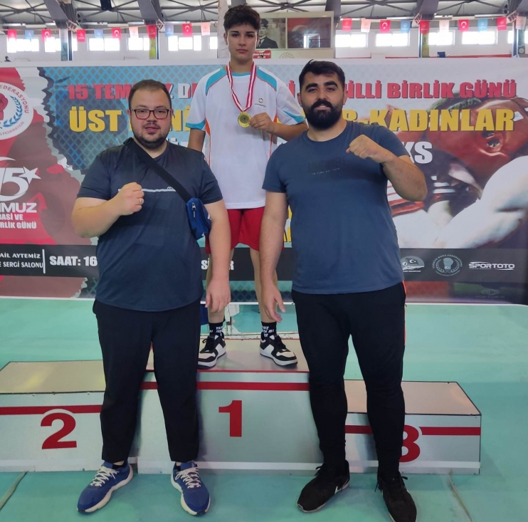 KOCASİNAN’IN BOKS SPORCUSU AYLA FIRAT, TÜRKİYE ŞAMPİYONU OLDU