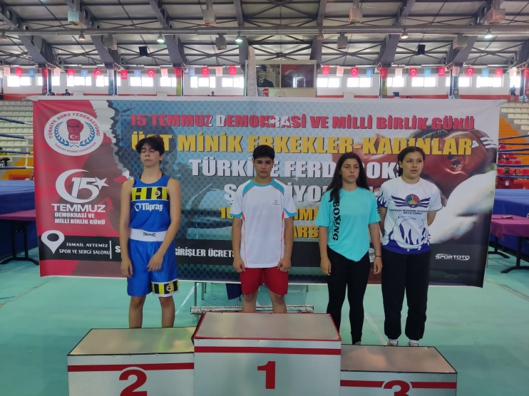 KOCASİNAN’IN BOKS SPORCUSU AYLA FIRAT, TÜRKİYE ŞAMPİYONU OLDU