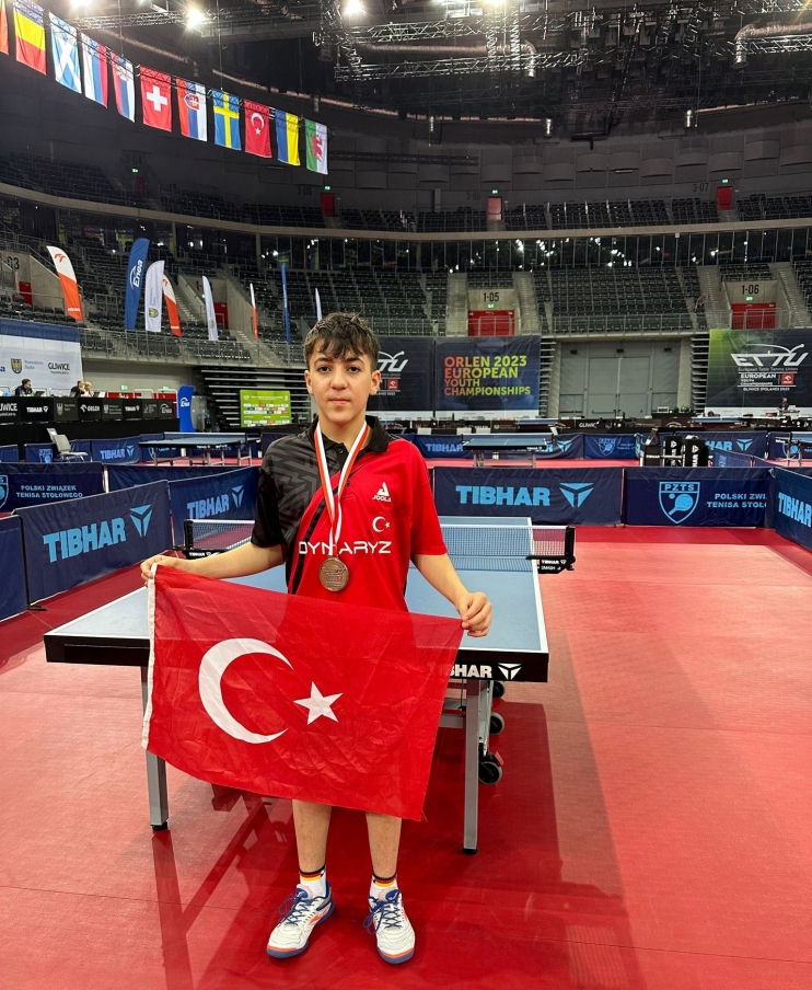KOCASİNAN’IN MİLLİ SPORCUSU KENAN EREN KAHRAMAN, AVRUPA ÜÇÜNCÜSÜ…