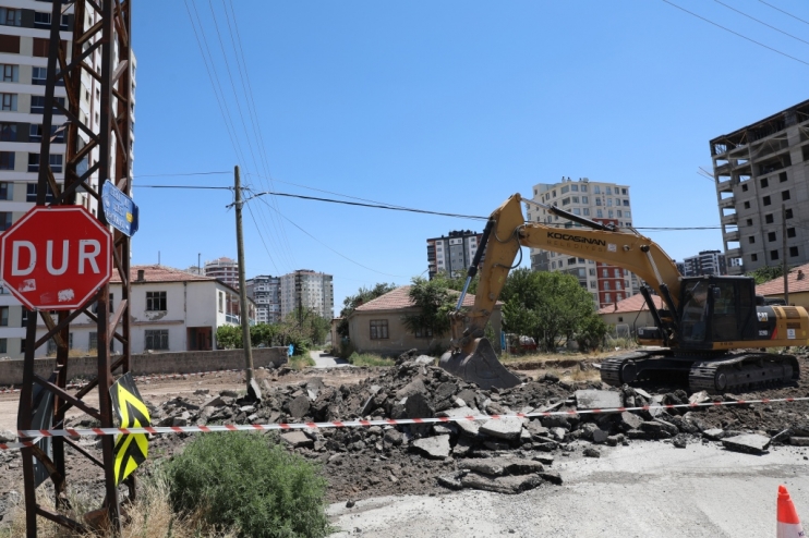 BAŞKAN ÇOLAKBAYRAKDAR; “SEYRANİ, KENTSEL DÖNÜŞÜMLE YENİLENİYOR VE GÜZELLEŞİYOR”