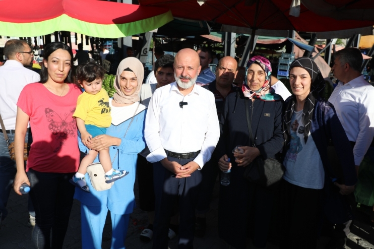 BAŞKAN ÇOLAKBAYRAKDAR, YENİŞEHİR PAZARINDA ESNAF VE VATANDAŞLARLA BİRLİKTE