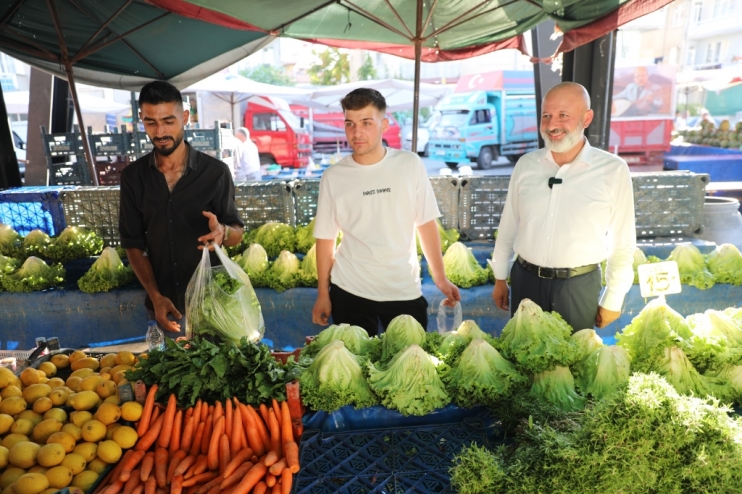 BAŞKAN ÇOLAKBAYRAKDAR, YENİŞEHİR PAZARINDA ESNAF VE VATANDAŞLARLA BİRLİKTE