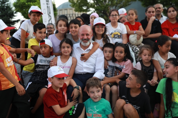 BAŞKAN ÇOLAKBAYRAKDAR; “ETKİNLİKLERİMİZLE SOKAKLAR, CIVIL CIVIL ÇOCUK SESLERİYLE ŞENLENİYOR”
