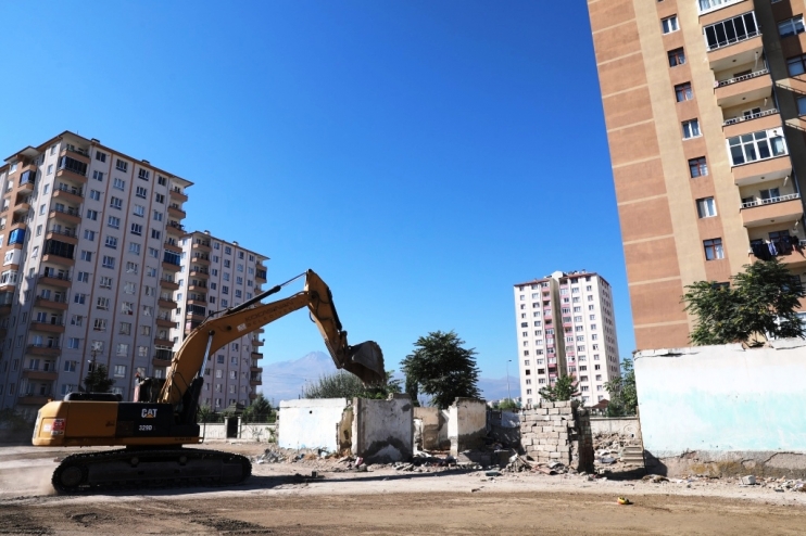 BAŞKAN ÇOLAKBAYRAKDAR; “50 YILLIK SORUNLARI ÇÖZERKEN KOCASİNAN’IN GELECEK 50 YILINI DA PLANLIYORUZ”