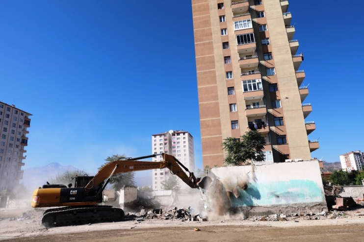 BAŞKAN ÇOLAKBAYRAKDAR; “50 YILLIK SORUNLARI ÇÖZERKEN KOCASİNAN’IN GELECEK 50 YILINI DA PLANLIYORUZ”