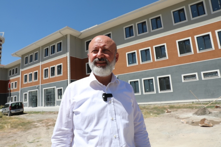 DÖNÜŞÜMLE SEYRANİ’YE KAZANDIRILAN OKUL, EĞİTİME HAZIRLANIYOR