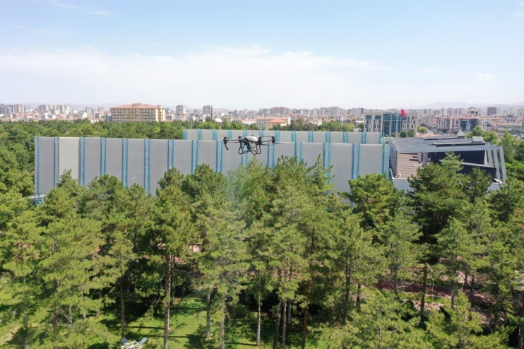 KOCASİNAN BELEDİYESİ, DRONE İLE TÜM AÇIK ALANLARI İLAÇLIYOR