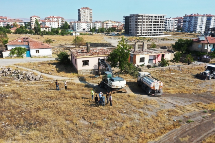 YILDIZEVLER’DE İLK KEPÇEYİ BAŞKAN ÇOLAKBAYRAKDAR VURDU