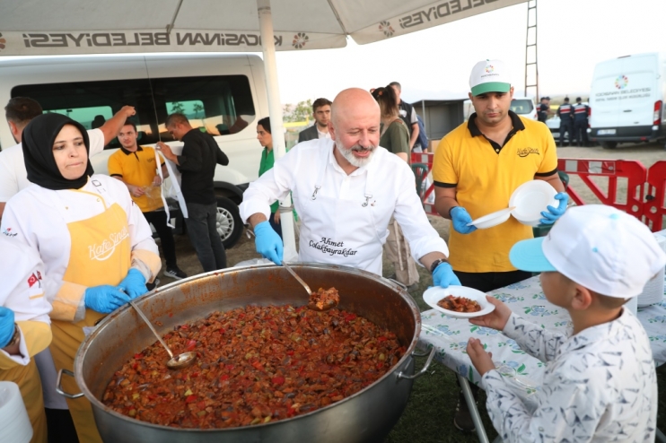 KOCASİNAN’DA YAMULA PATLICANI FESTİVALİNE 10 BİNLERCE KİŞİ KATILDI