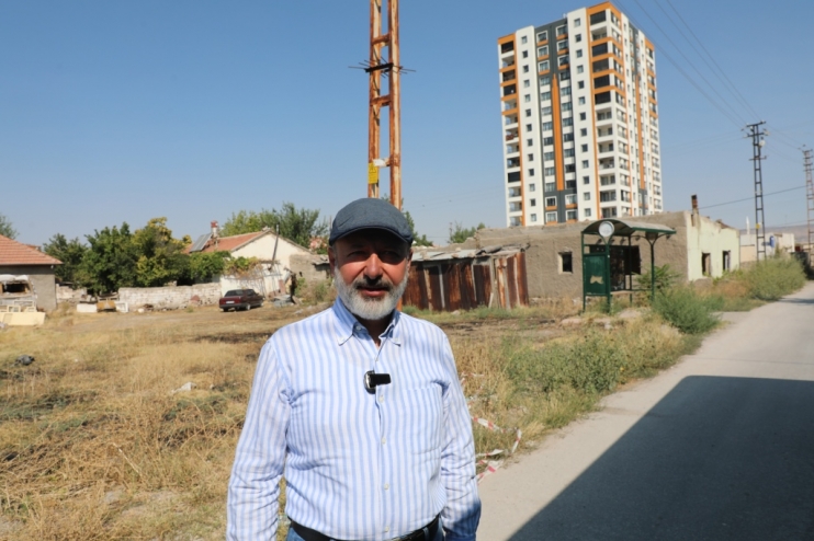 BAŞKAN ÇOLAKBAYRAKDAR, “DÖNÜŞÜMLE GECEKONDU EVLERİ YIKIP, GENİŞ YOLLAR YAPIYORUZ”