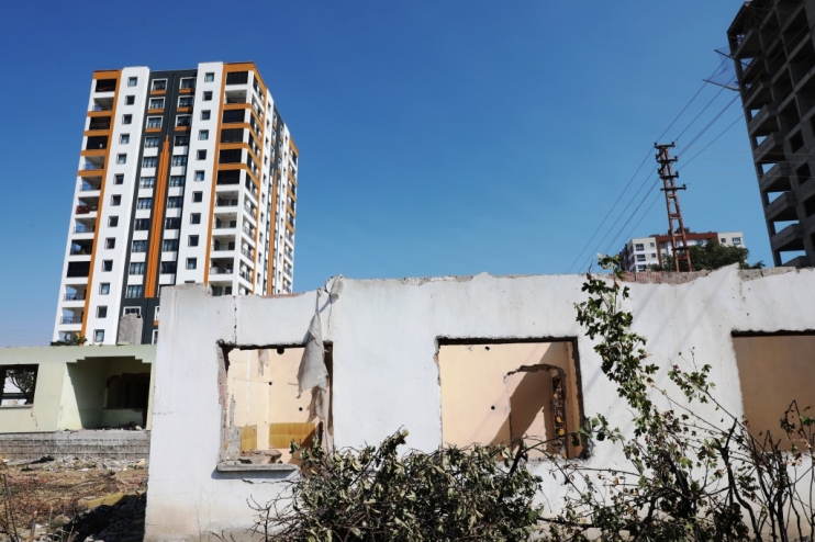 BAŞKAN ÇOLAKBAYRAKDAR, “DÖNÜŞÜMLE GECEKONDU EVLERİ YIKIP, GENİŞ YOLLAR YAPIYORUZ”