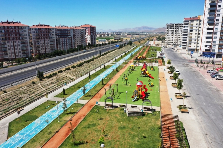 BAŞKAN ÇOLAKBAYRAKDAR; “ÇOCUKLARIN, HAYALİNİ SÜSLEYEN PARKLAR YAPIYORUZ”