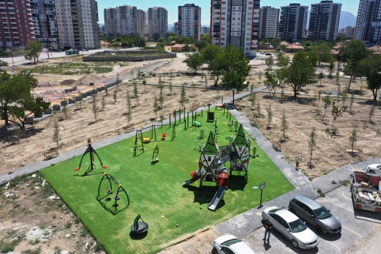 BAŞKAN ÇOLAKBAYRAKDAR; “ÇOCUKLARIN, HAYALİNİ SÜSLEYEN PARKLAR YAPIYORUZ”