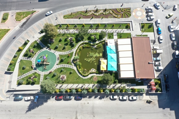 BAŞKAN ÇOLAKBAYRAKDAR; “ÇOCUKLARIN, HAYALİNİ SÜSLEYEN PARKLAR YAPIYORUZ”